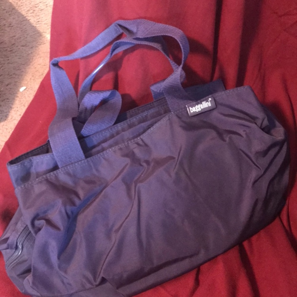 Purple Baggalini Travel Bag, Like New.